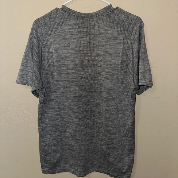 Lululemon Lot of 3 T Shirts - Picture 3 of 14